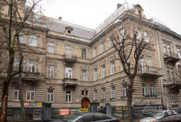 Vul. B. Lepkoho, 10 (former Brajerowska).  In 1910 Władysław Stesłowicz lived in this apartment building.