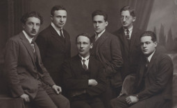 In the center, Dr Hersch Lauterpacht, President of the World Union of Jewish Students. Cambridge Law Eminent Scholars Archive.