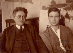 Петро Холодний із сином, 1928