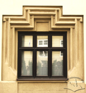 Pl. Rynok, 26. Carved gothic portal frame on the main facade